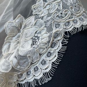 NEVER WORN Lace Wedding Veil
